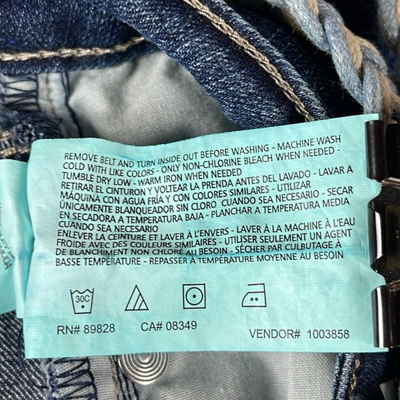 Dark Wash Belted Denim Bermudas Mid Rise Distressed Jean Shorts Women's 6 - Picture 13 of 15